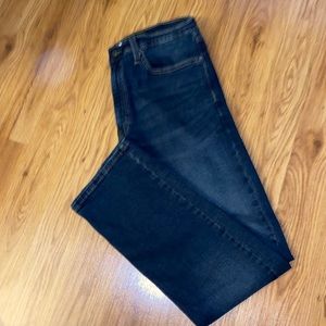 Men Levi Signature jeans.
